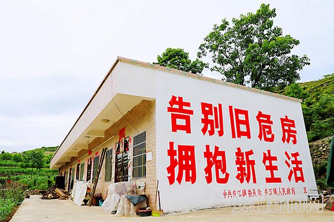 关岭自治县花江镇锡厂村危改集中统建点.jpg