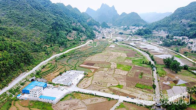 航拍关索街道大桥村危改新建的幸福小区.jpg