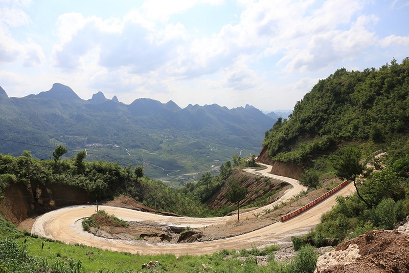 盘山的通村路.jpg