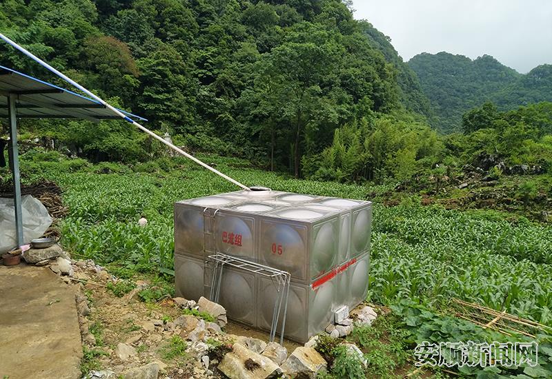 村民房前的蓄水箱.jpg
