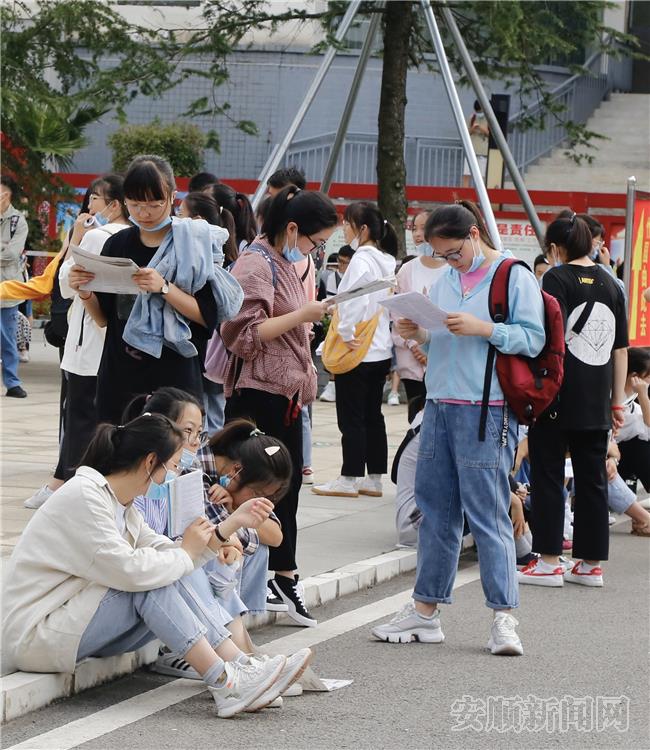 西秀高中考场4.jpg