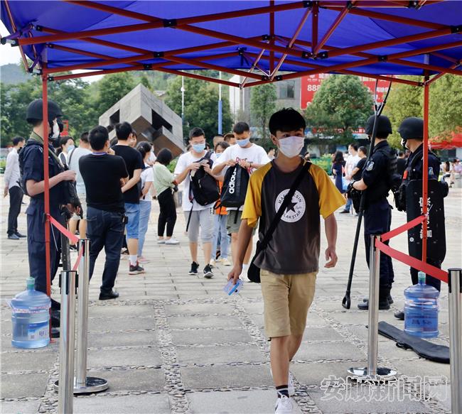 西秀高中考场.jpg