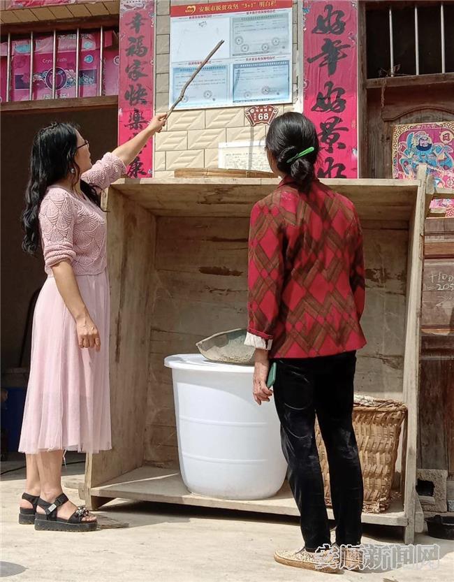 徐丽梅走访村民家6.jpg