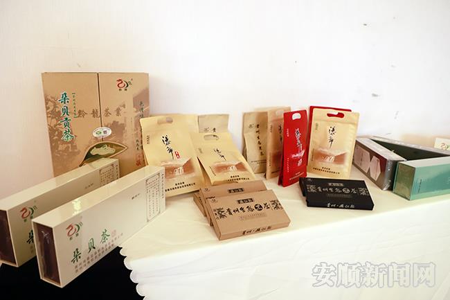 座谈会1.jpg