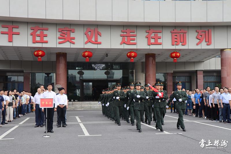 军民融合定向培养直招的士官生承担株洲市委升旗任务。